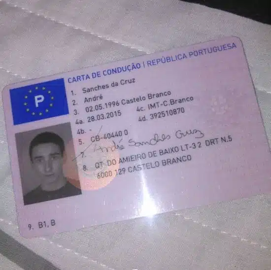Foto de la licencia de conducir portuguesa. Contáctenos ahora y comprar carnet de conducir en portugal