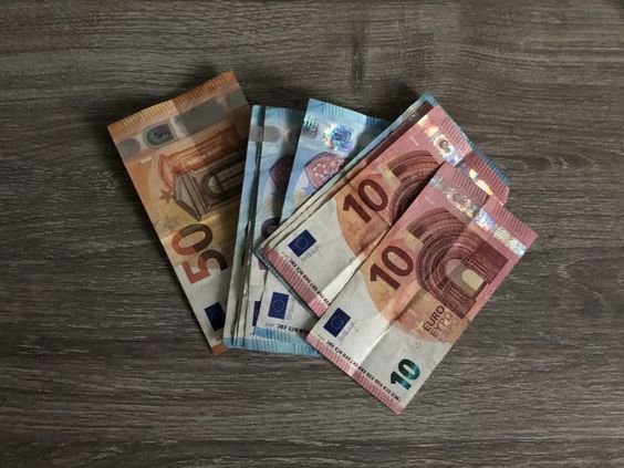Comprar billetes españoles falsos